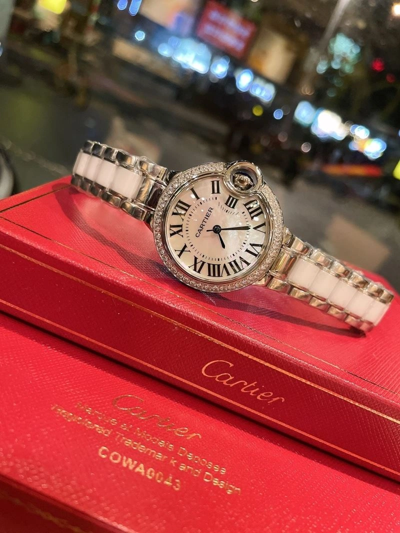 Sleek CARTIER Watches 179106