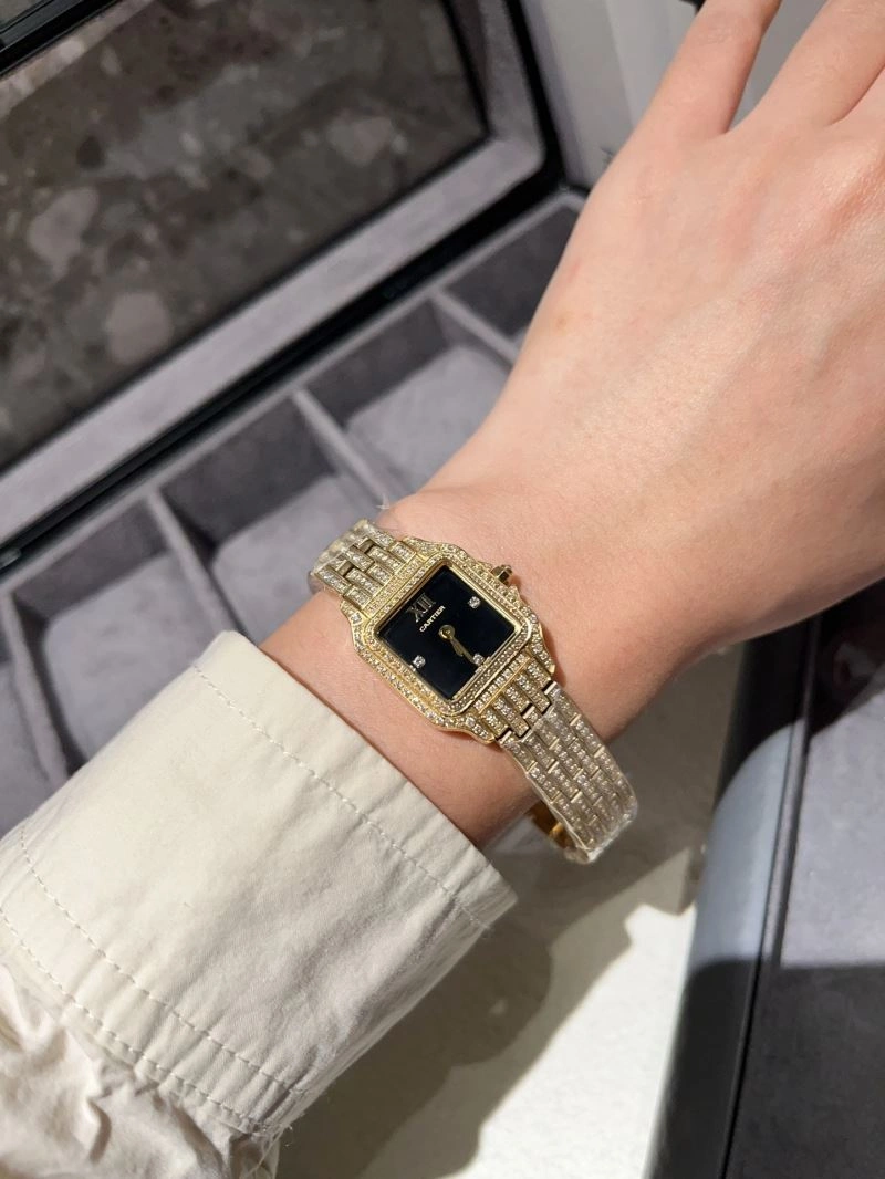 Vibrant CARTIER Watches 179031