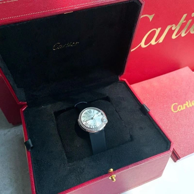 Minimalist CARTIER Watches 178472