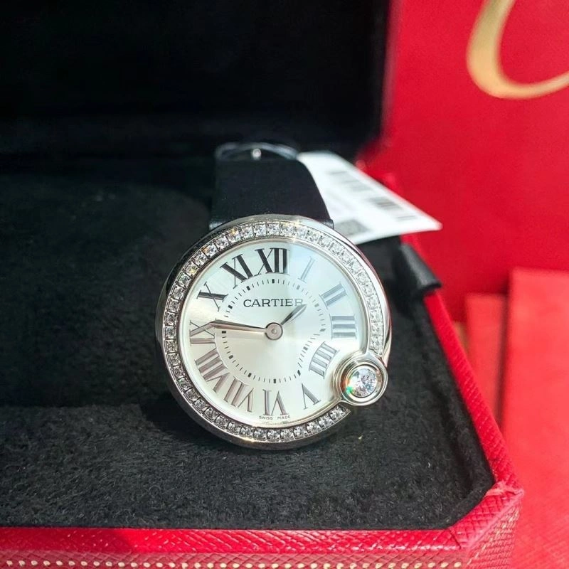 Minimalist CARTIER Watches 178472