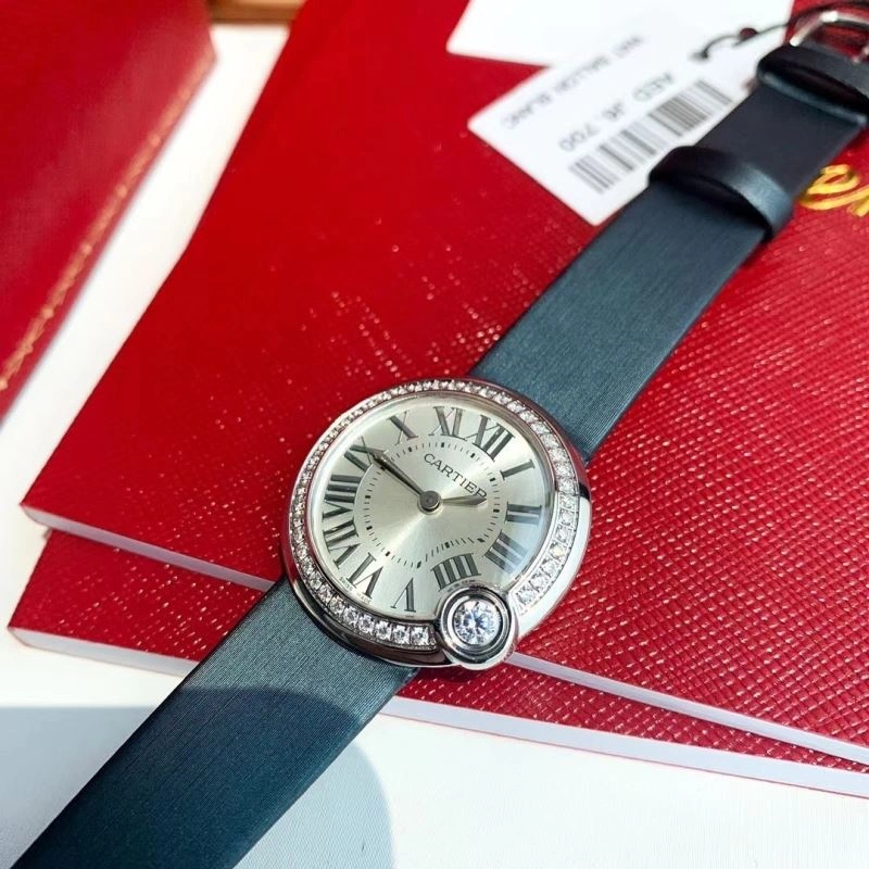 Minimalist CARTIER Watches 178472