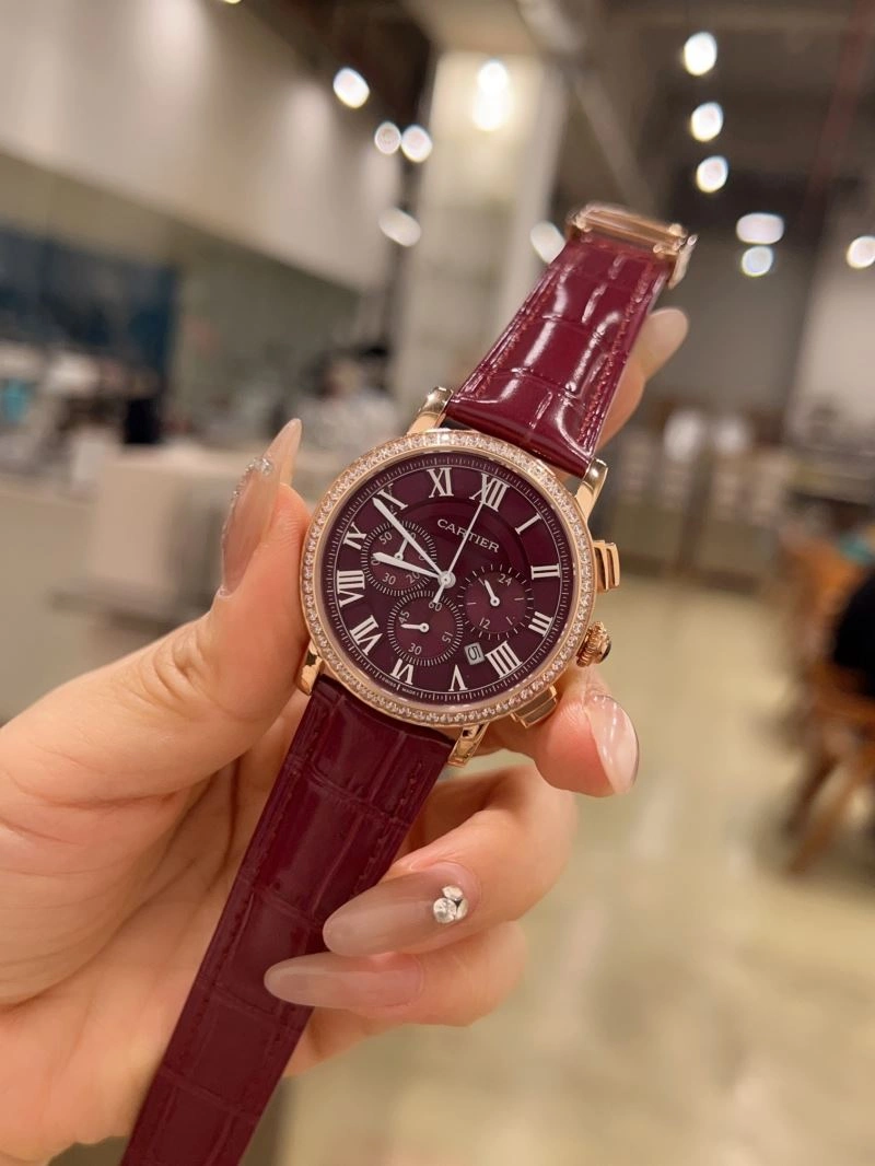 Versatile CARTIER Watches 179365