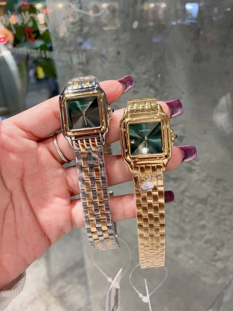 Sporty CARTIER Watches 179316