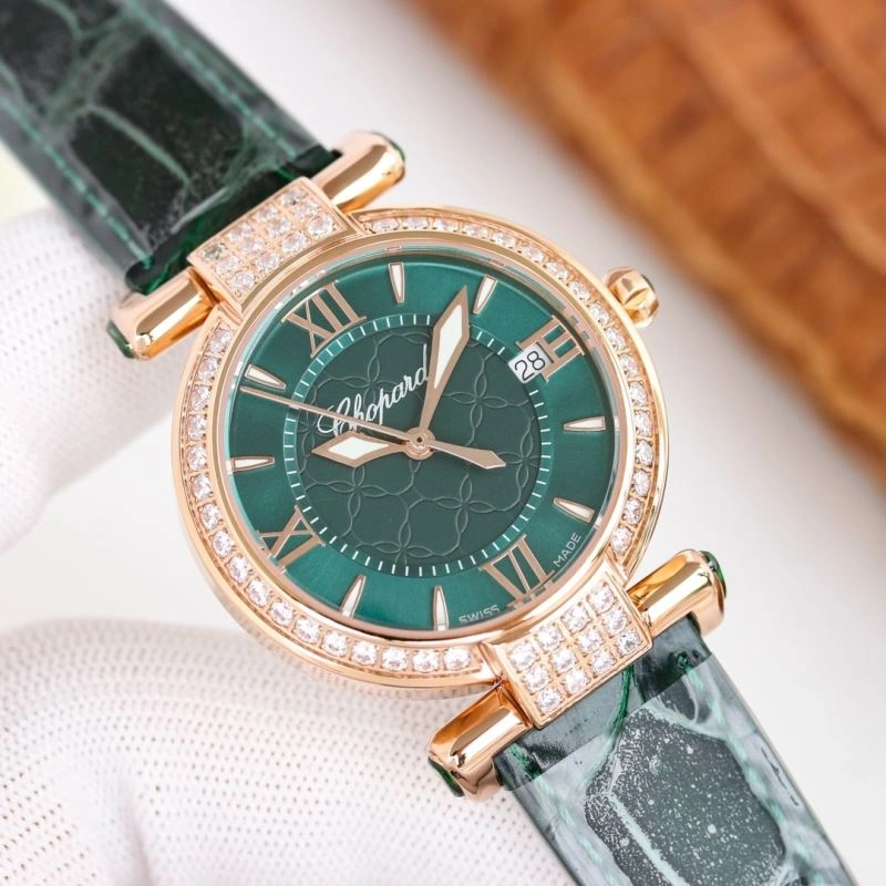 Versatile CARTIER Watches 179304
