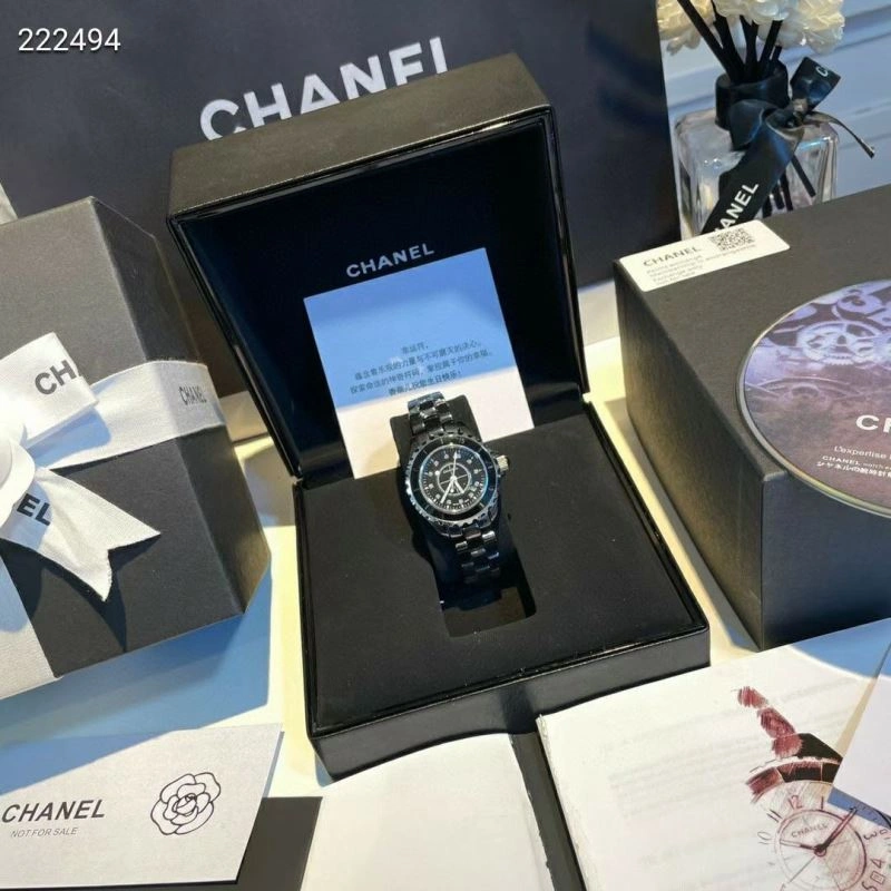 Vibrant CHANEL Watches 181657