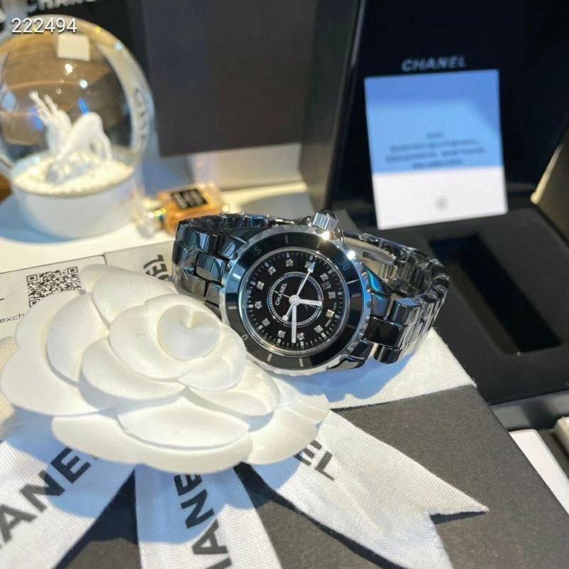Vibrant CHANEL Watches 181657