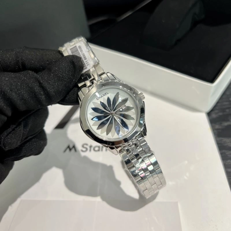 Seasonal CHANEL Watches 181647