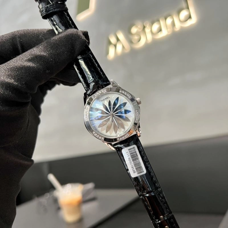 AllSeason CHANEL Watches 181663