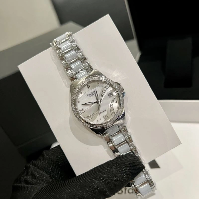 Stylish CHANEL Watches 181642