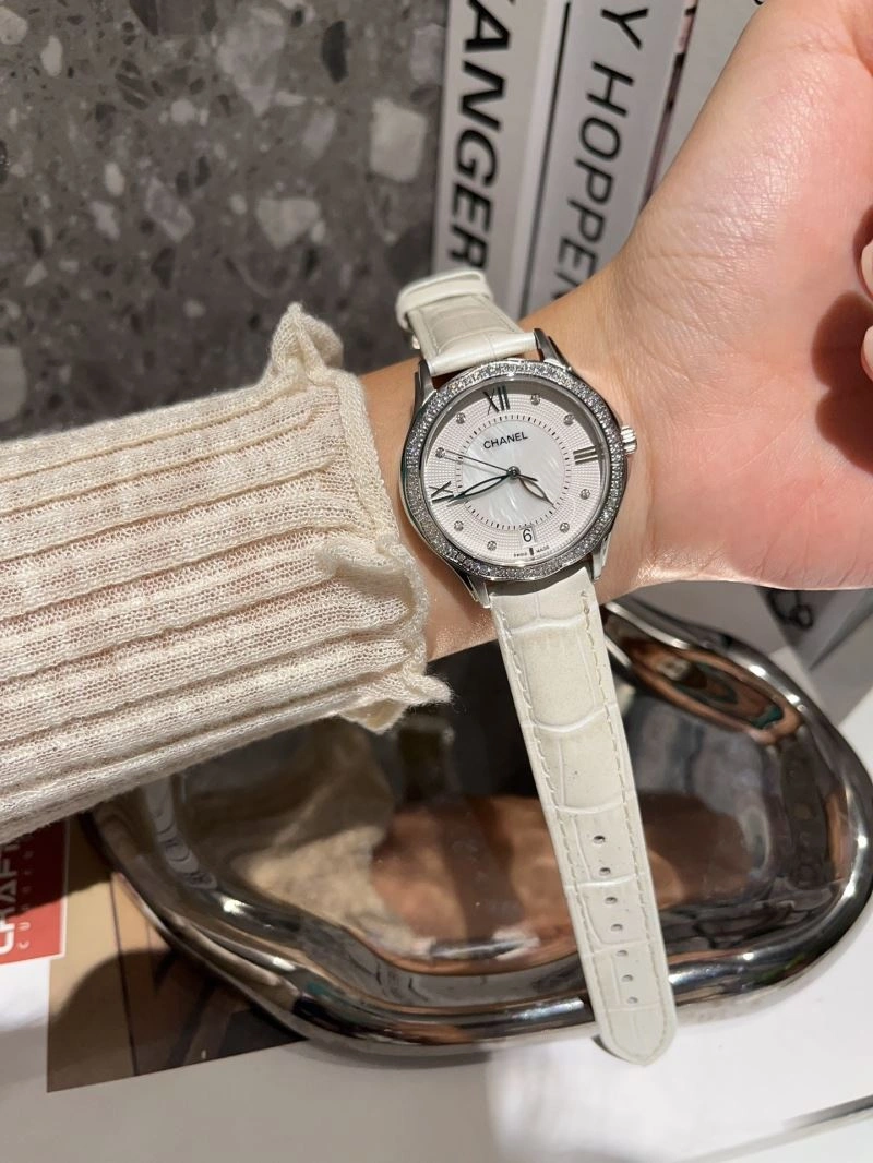 Popular CHANEL Watches 181616