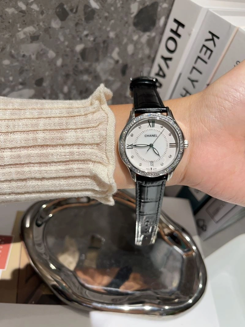 Popular CHANEL Watches 181616