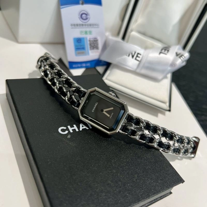 Bright CHANEL Watches 181608