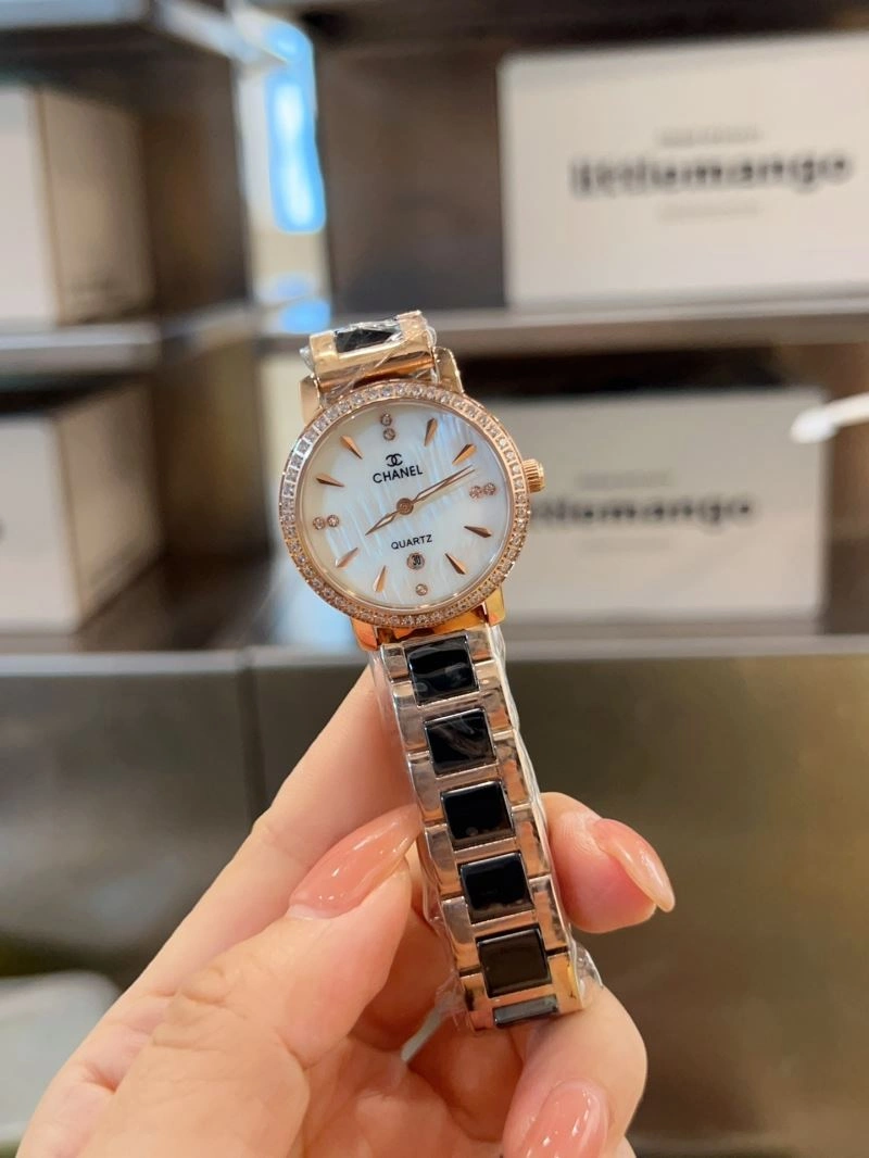 Compact CHANEL Watches 181562