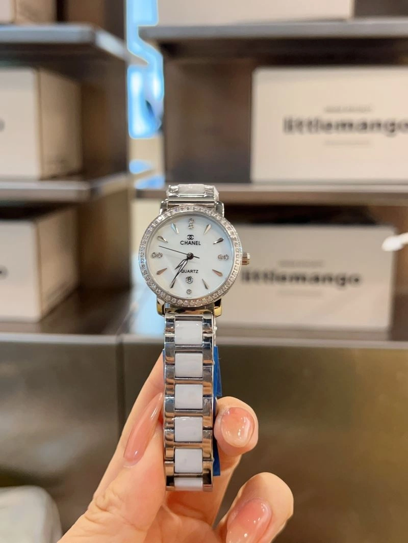Compact CHANEL Watches 181562