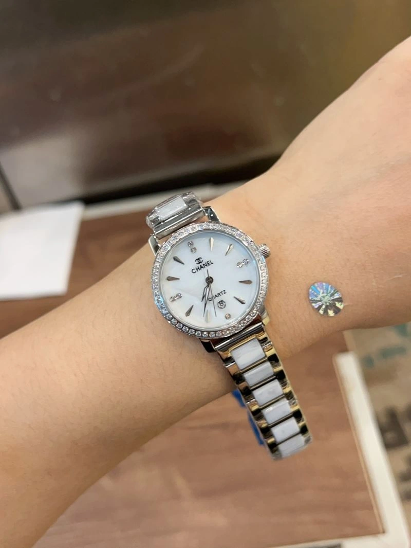 Compact CHANEL Watches 181562