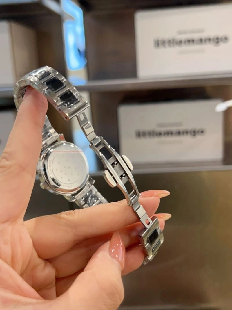 Compact CHANEL Watches 181562