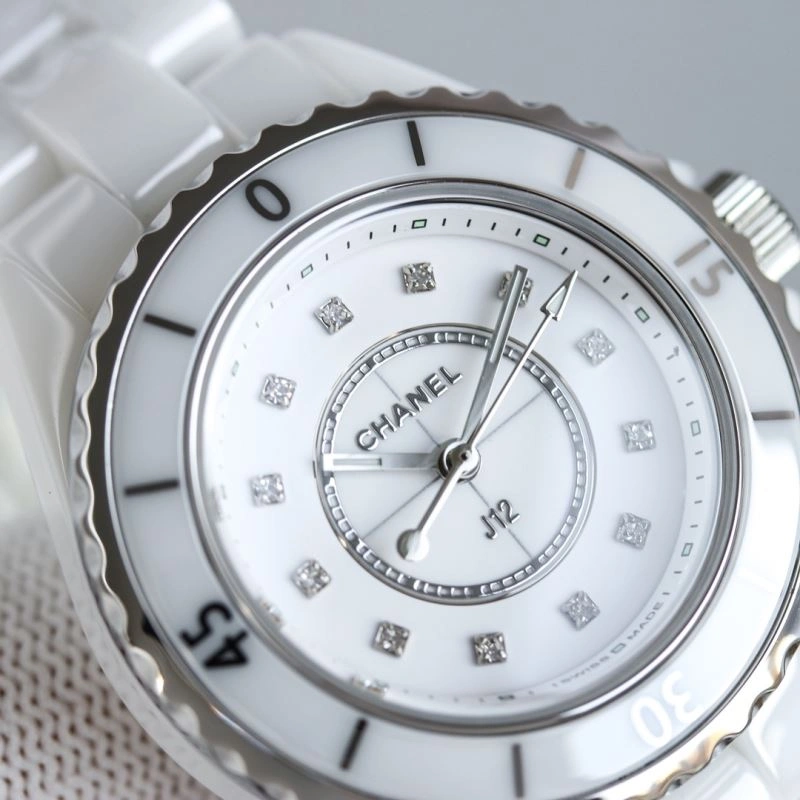 Sleek CHANEL Watches 181569