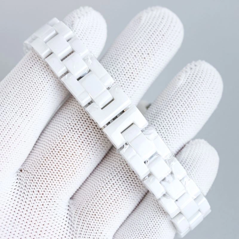 Sleek CHANEL Watches 181569