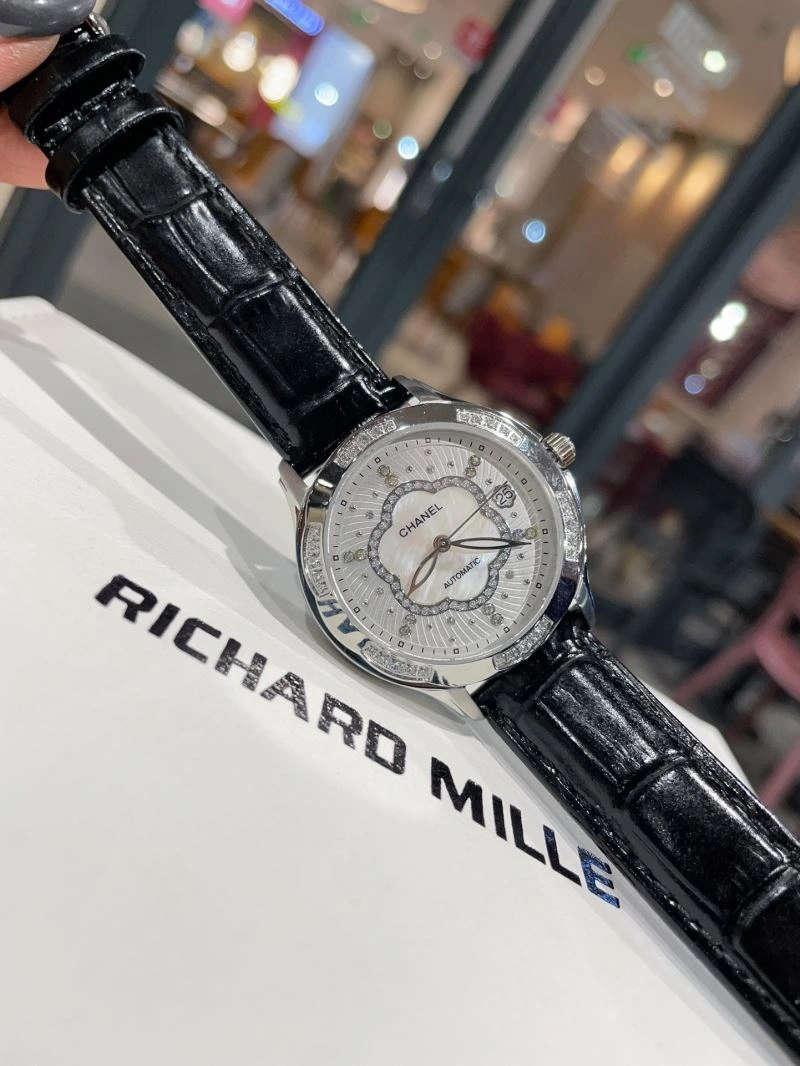 Classic CHANEL Watches 181250