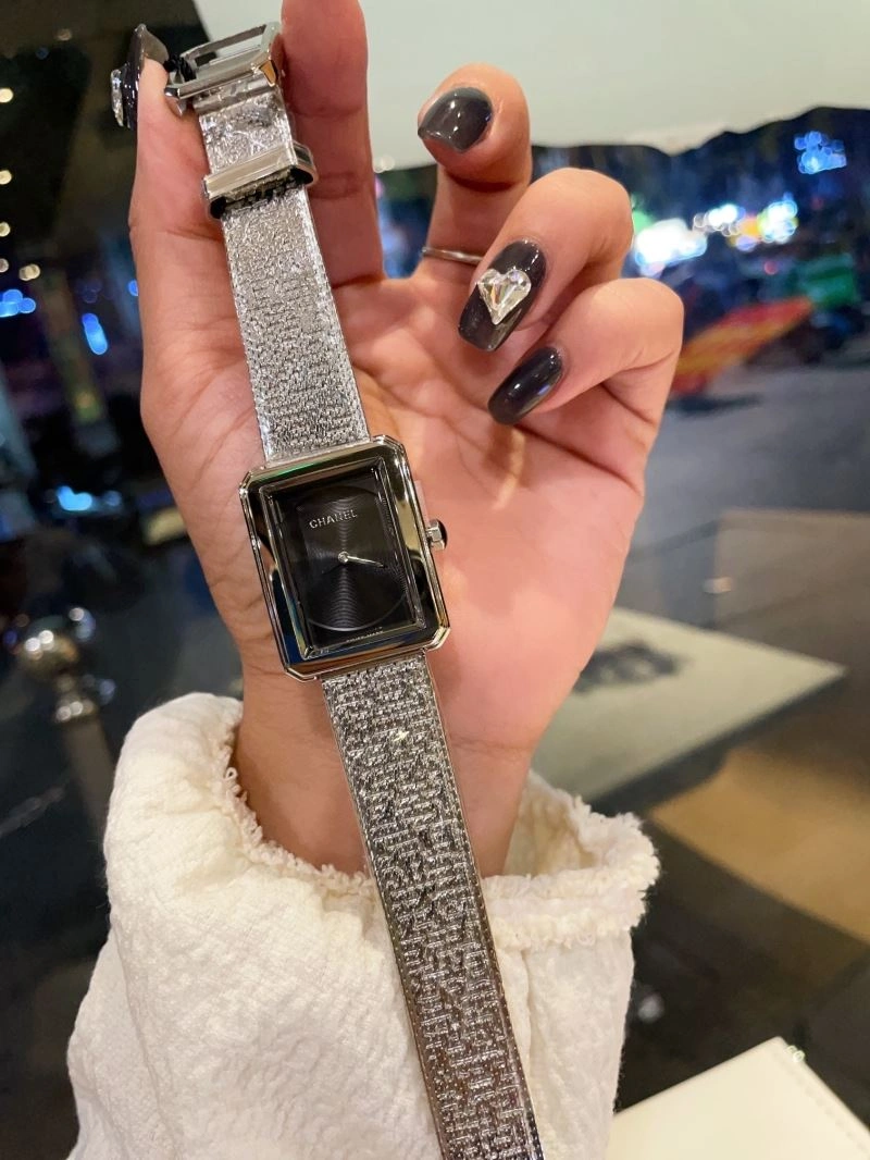 SoftTouch CHANEL Watches 181173