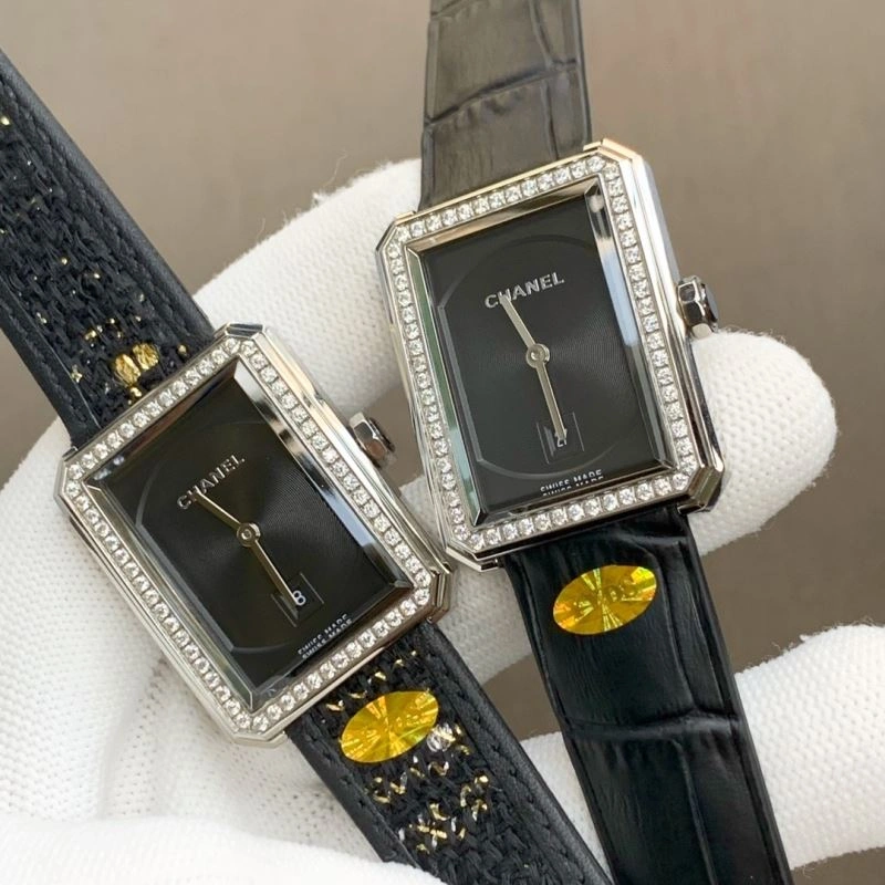 Sleek CHANEL Watches 181415
