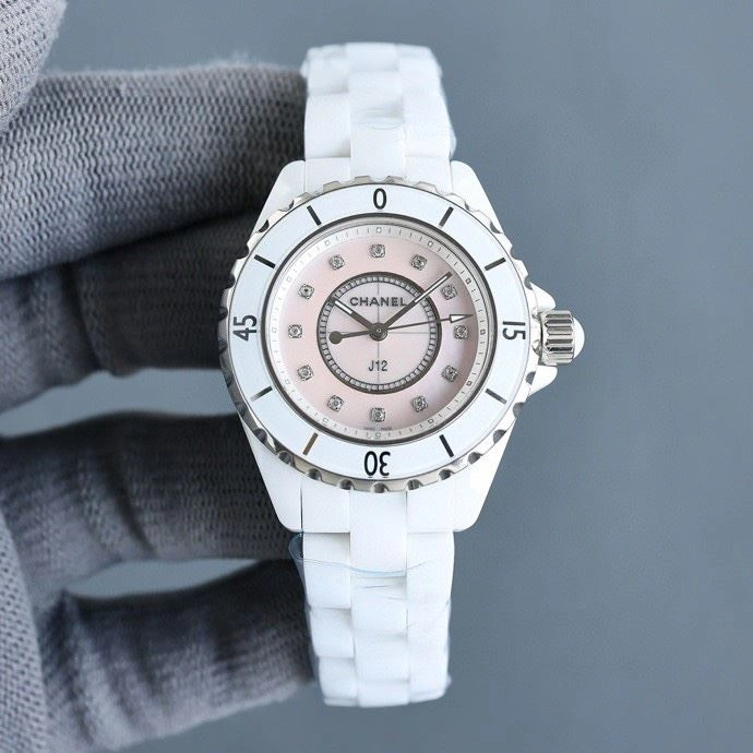 Sleek CHANEL Watches 181412