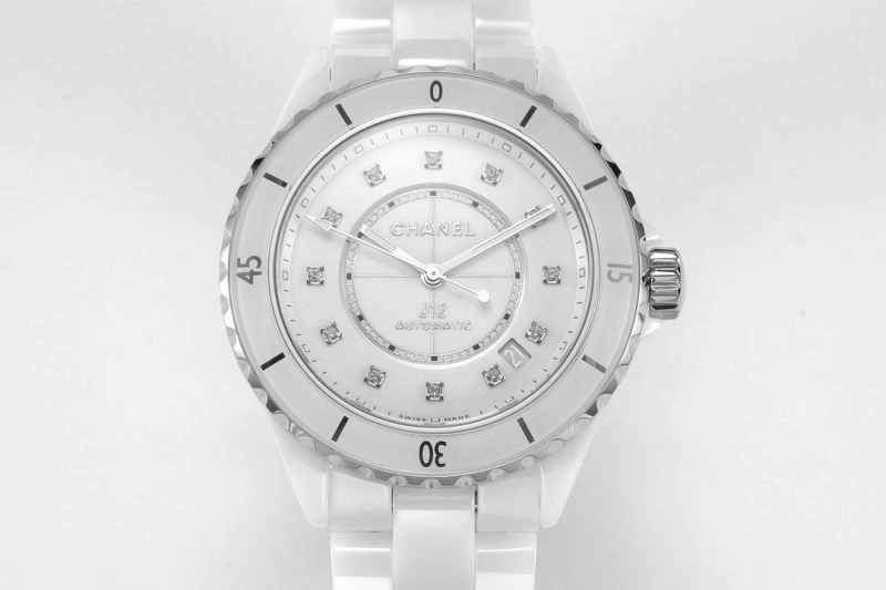 Minimalist CHANEL Watches 181386