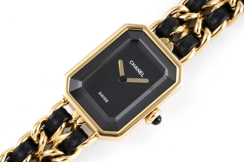Bold CHANEL Watches 181368