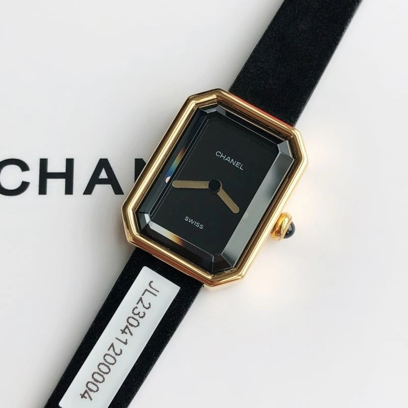 Vibrant CHANEL Watches 181351