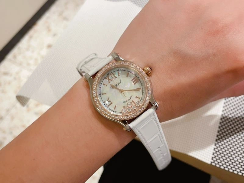 CHOPARD Watches Sleek 181993