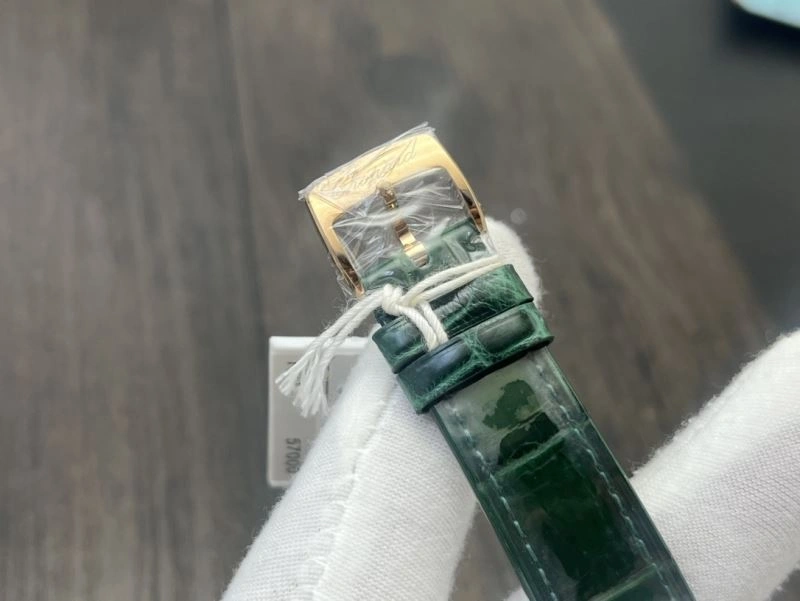 Snug CHOPARD Watches 181742
