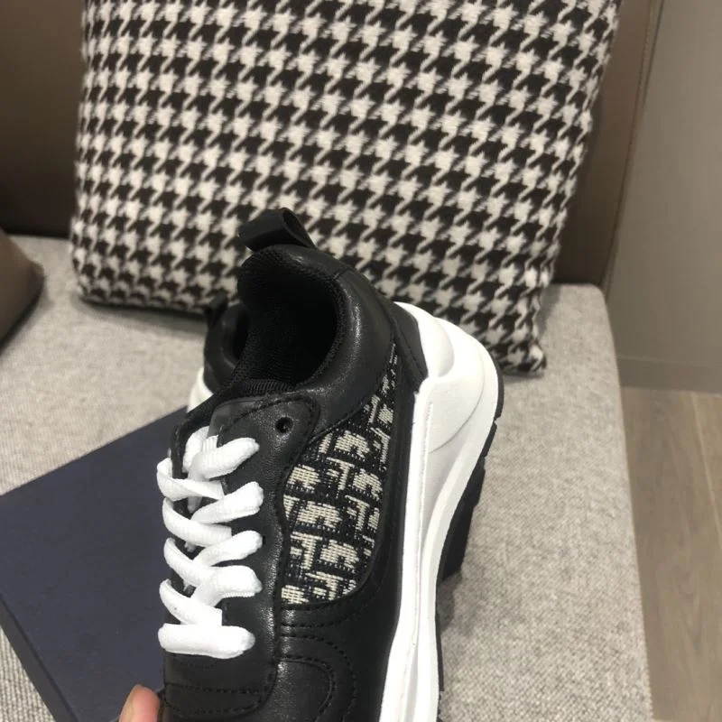 Functional CHRISTIAN DIOR SHOES 30249