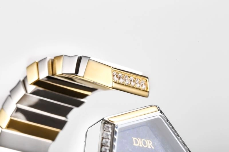 Refined CHRISTIAN DIOR Watches 182071