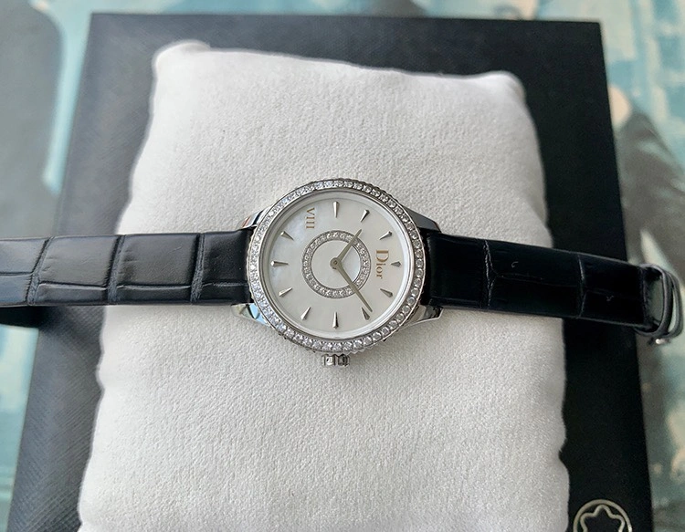 Snug CHRISTIAN DIOR Watches 182011