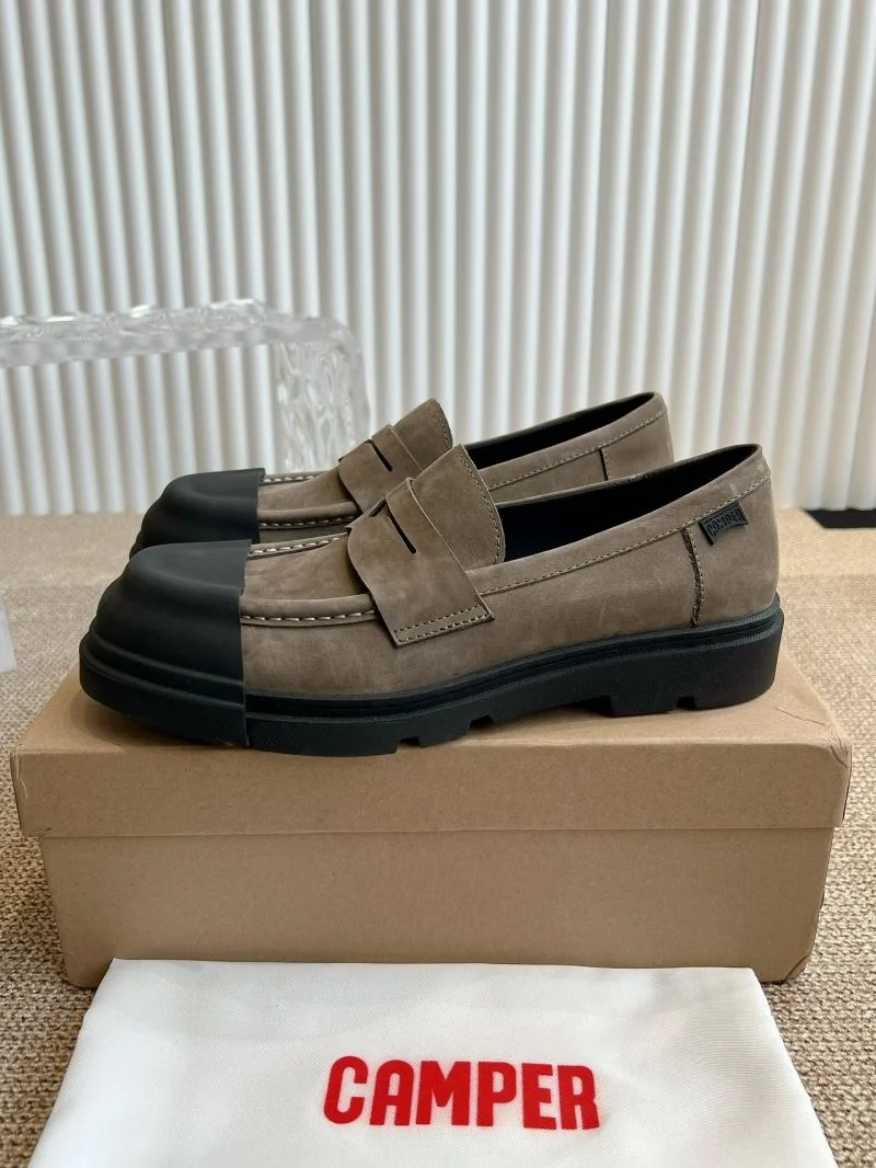 Versatile Camper Shoes 8256