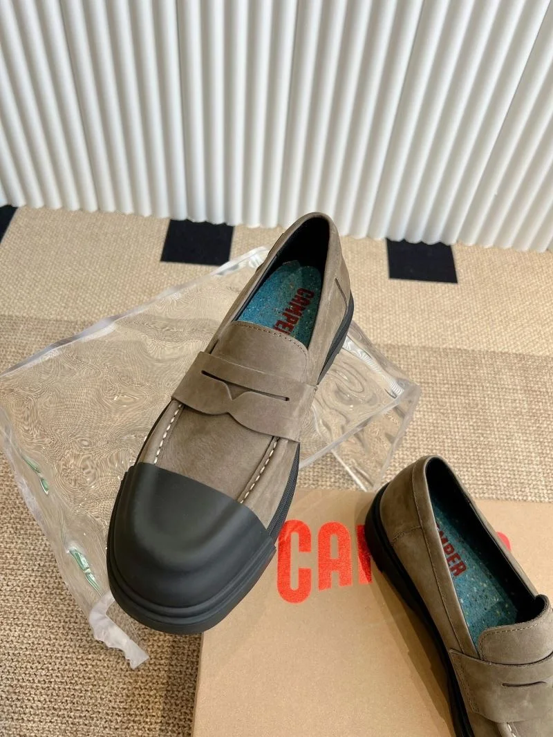 Versatile Camper Shoes 8256