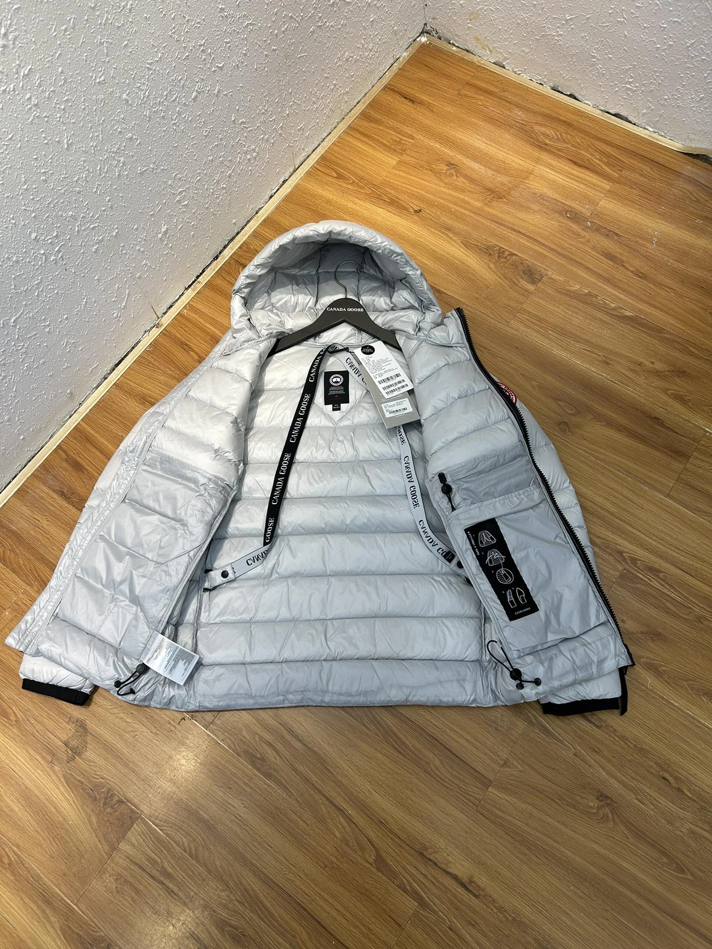 Canada Goose Down Jackets Breathable 106644