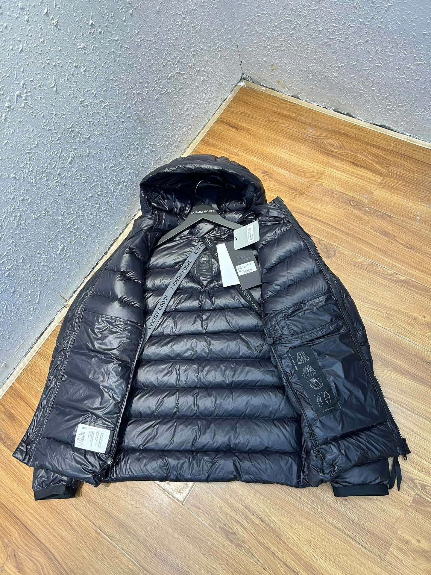 Canada Goose Down Jackets Thermal 106651