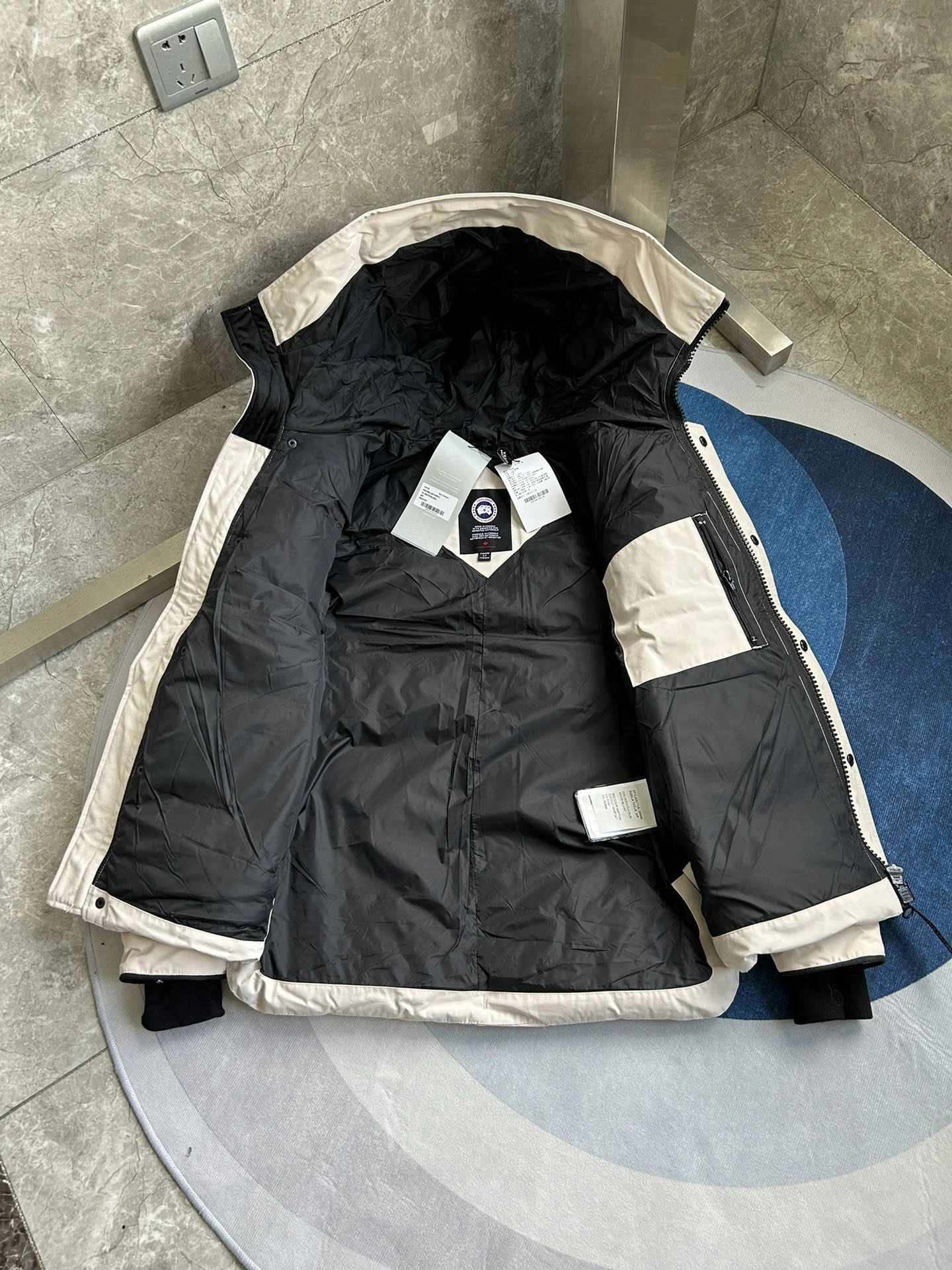 Canada Goose Down Jackets Compact 106600