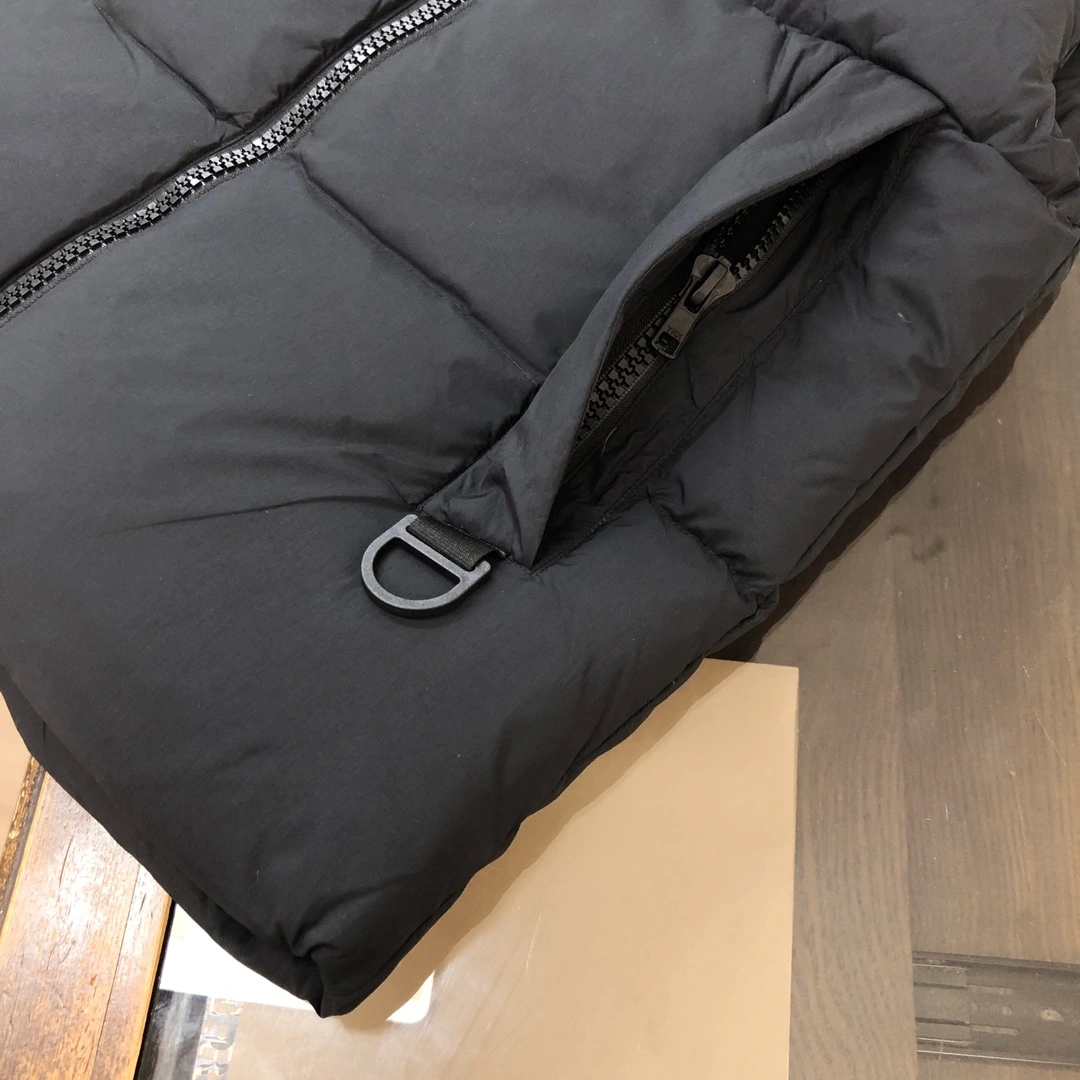 Canada Goose Down Jackets Comfortable 106596