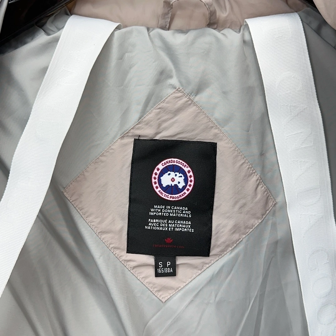 Canada Goose Down Jackets Comfortable 106576