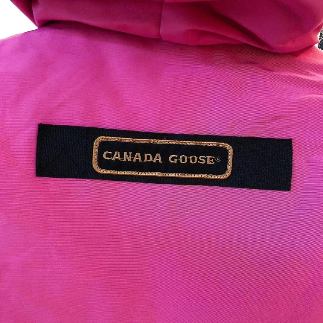 Canada Goose Down Jackets Sleek 106588