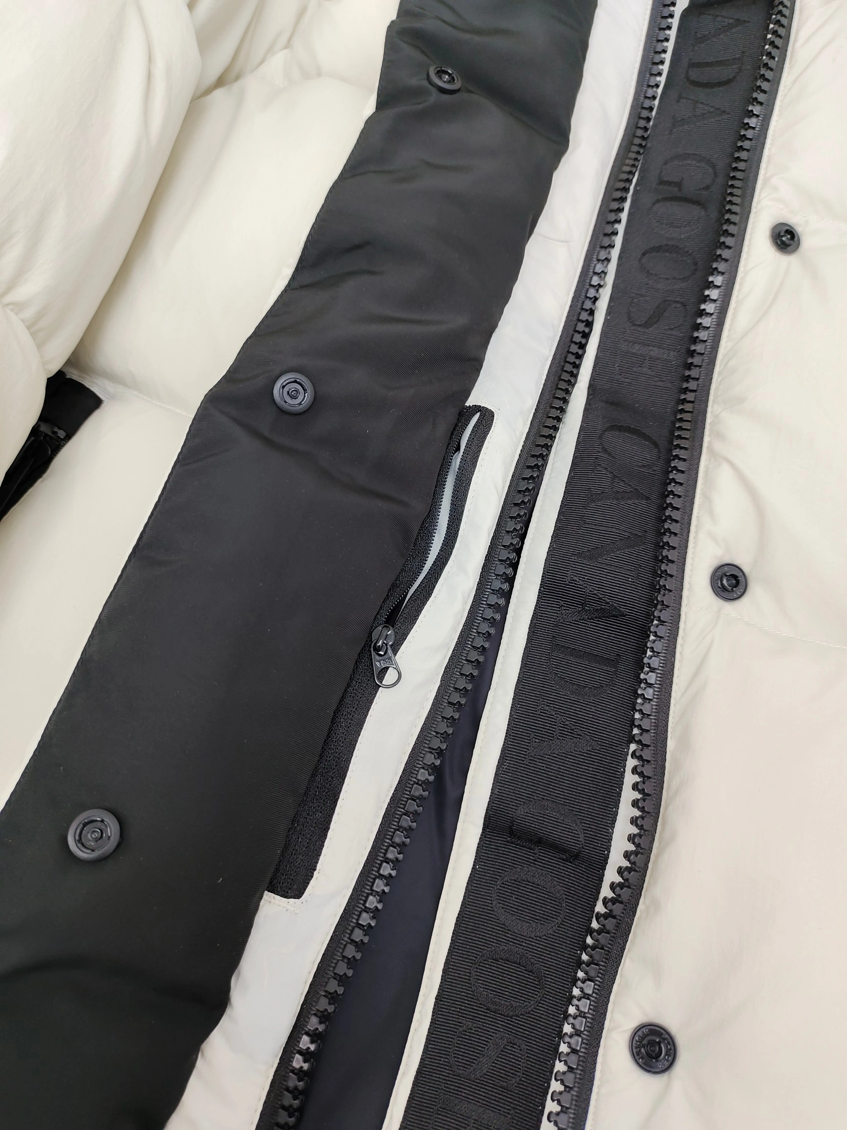 Canada Goose Down Jackets Trendy 106361