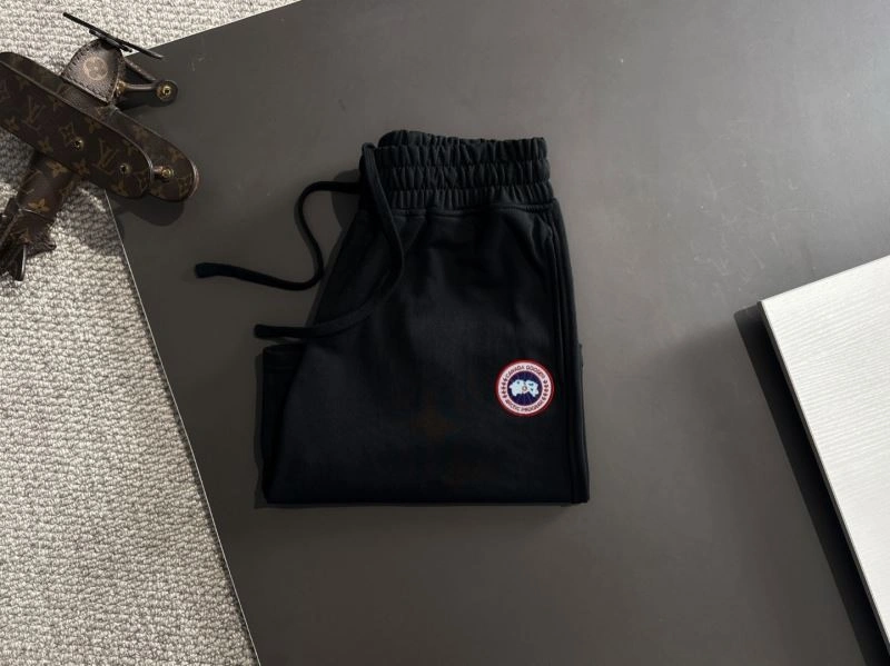 Canada Goose Short Pants ModernLook 106229