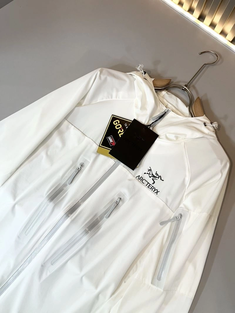 Lightweight Canada Goose Sunscreen Jacket 106218