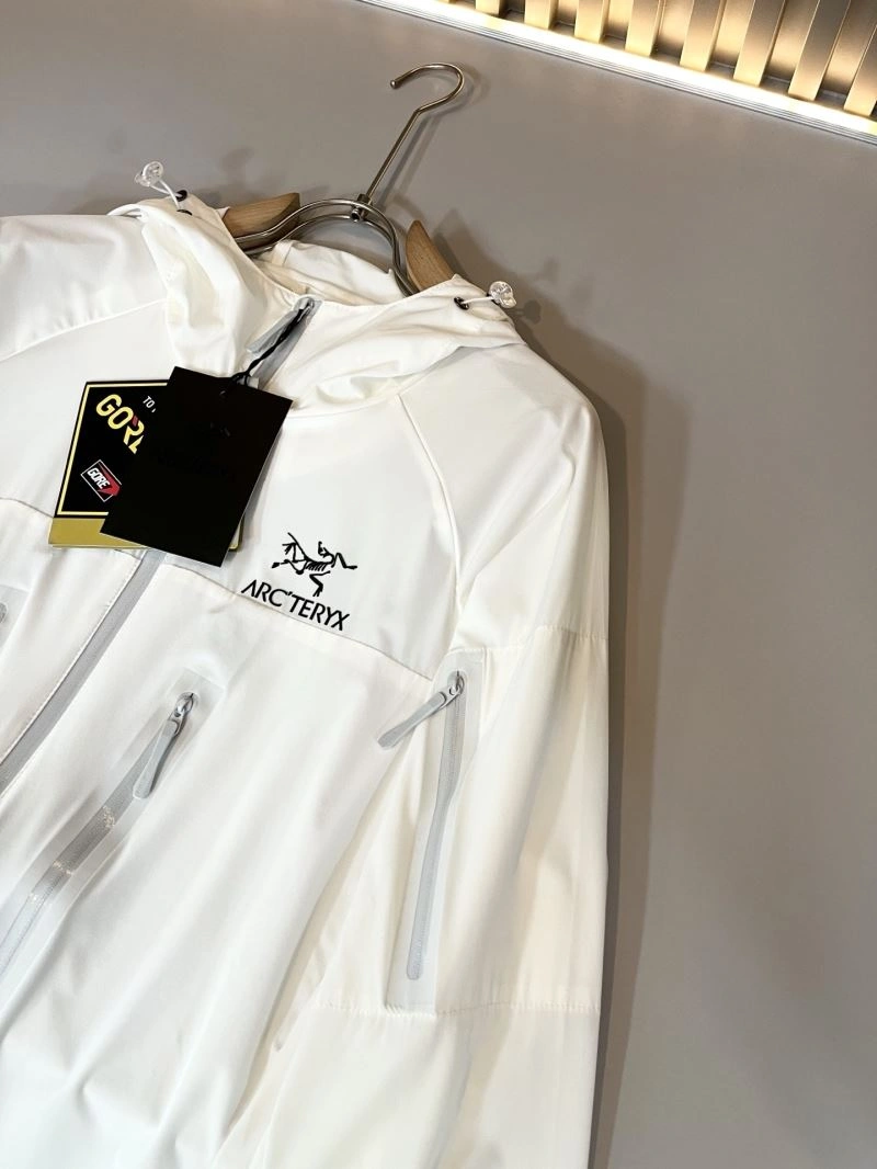 Lightweight Canada Goose Sunscreen Jacket 106218
