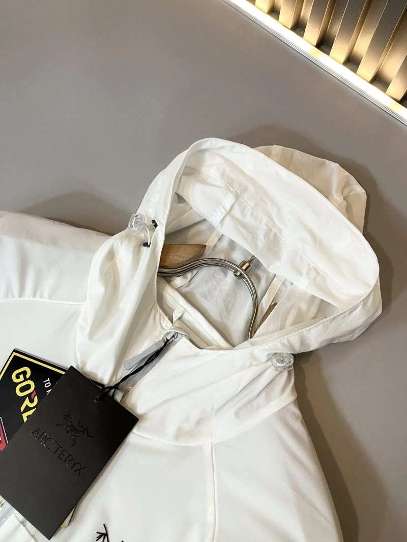 Lightweight Canada Goose Sunscreen Jacket 106218