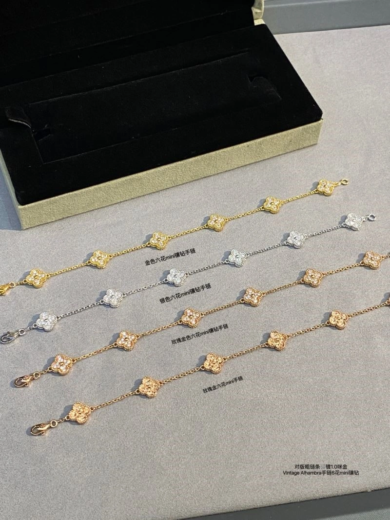 Sleek Cartier Bracelets 217196