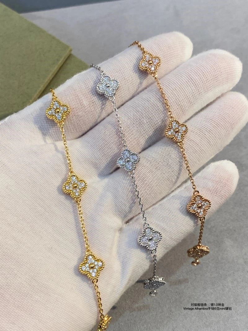 Sleek Cartier Bracelets 217196