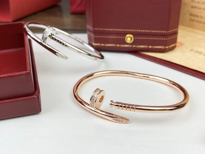 Compact Cartier Bracelets 217004